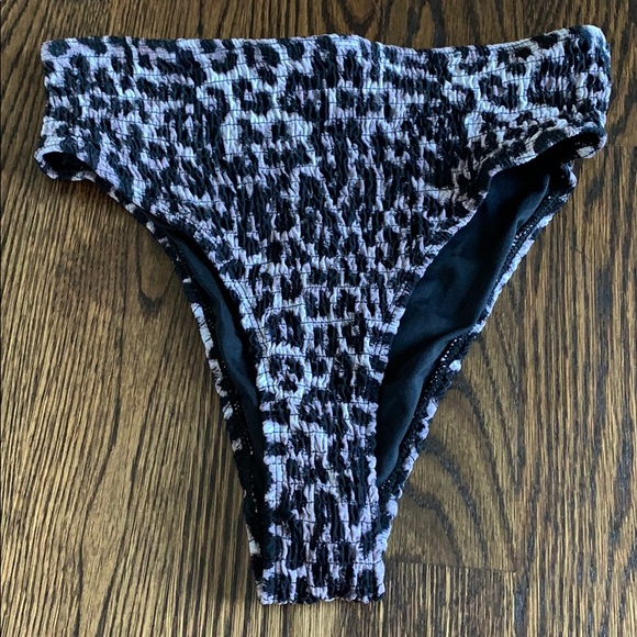 Cheetah print bikini top and bottom - Picture 4 of 4